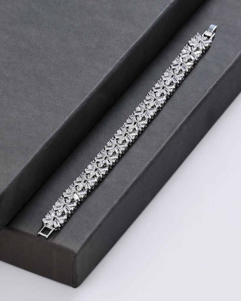 Snow shape zircon bracelet