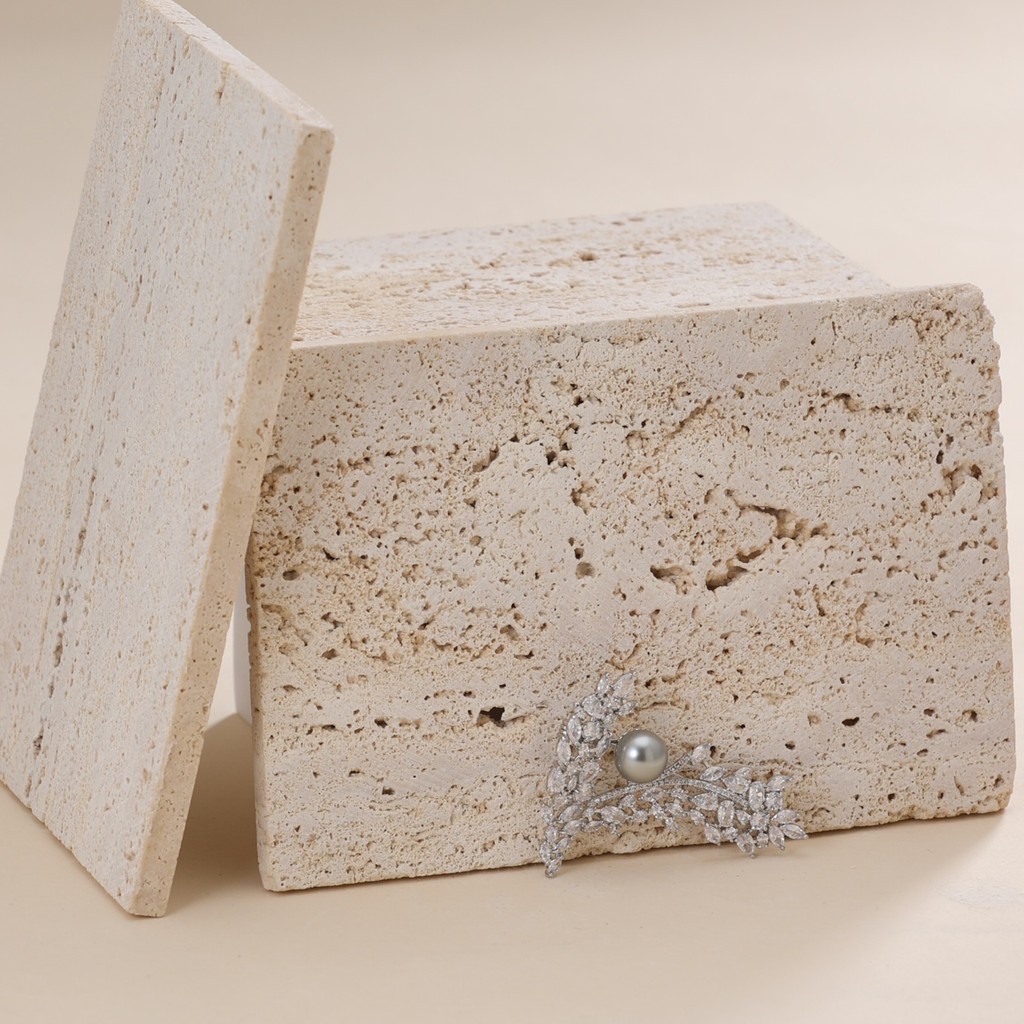 Two zafa with lulu brooch