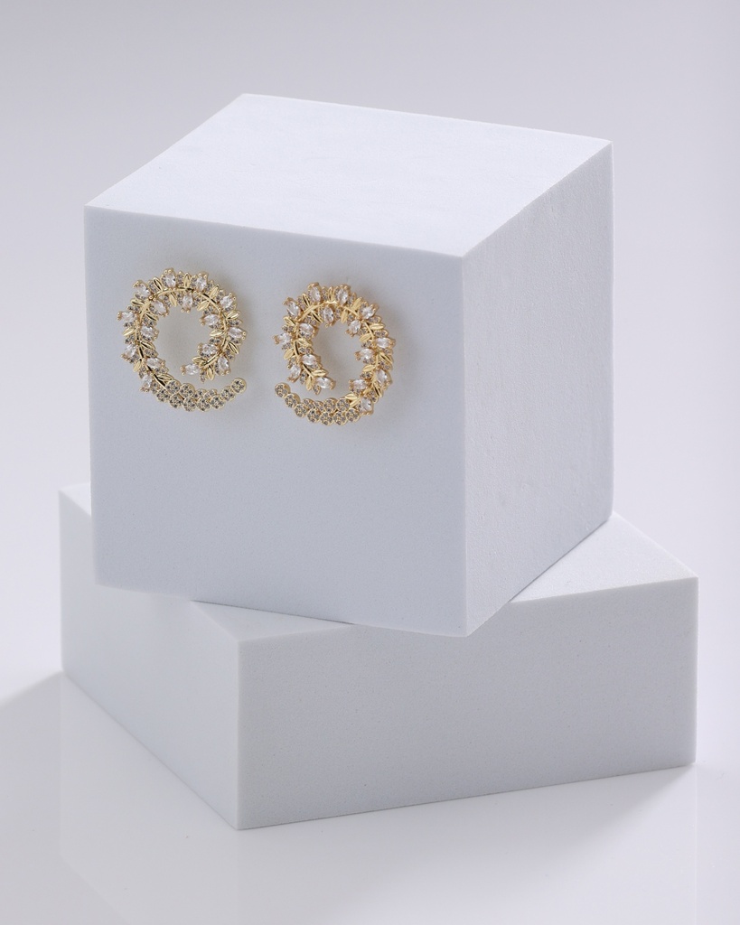 e shape zircon earrings