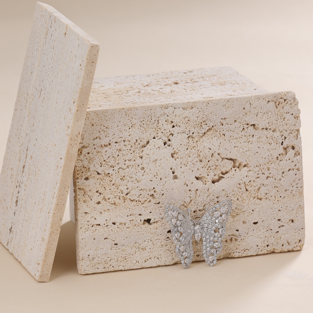 بروش زيركون على شكل فراشة أنيقة