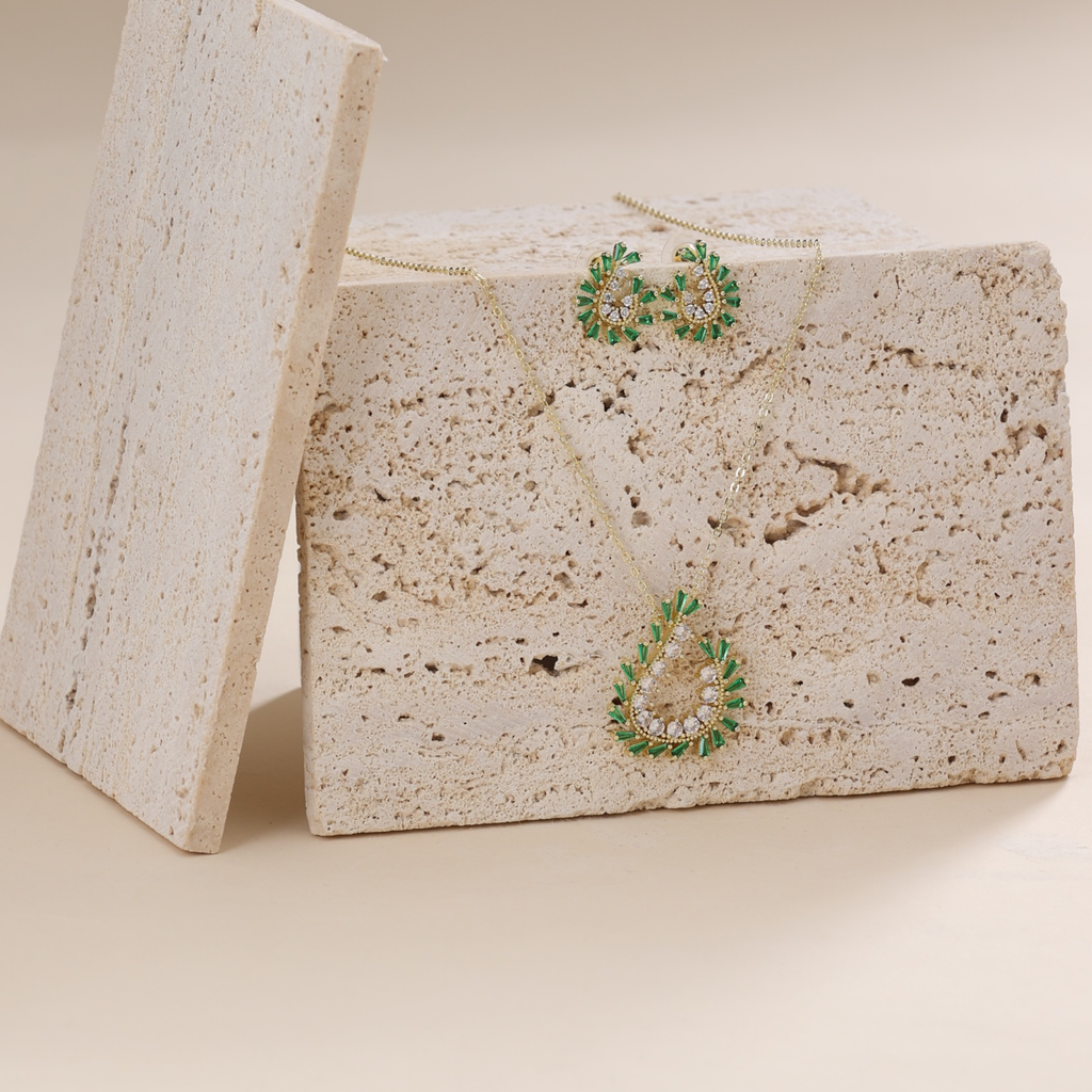 Elegant green necklace set