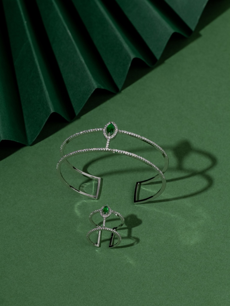 New style bangle with ring 