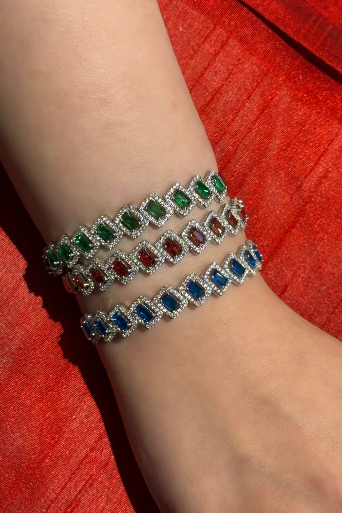 Rectangular coloed zircon banle