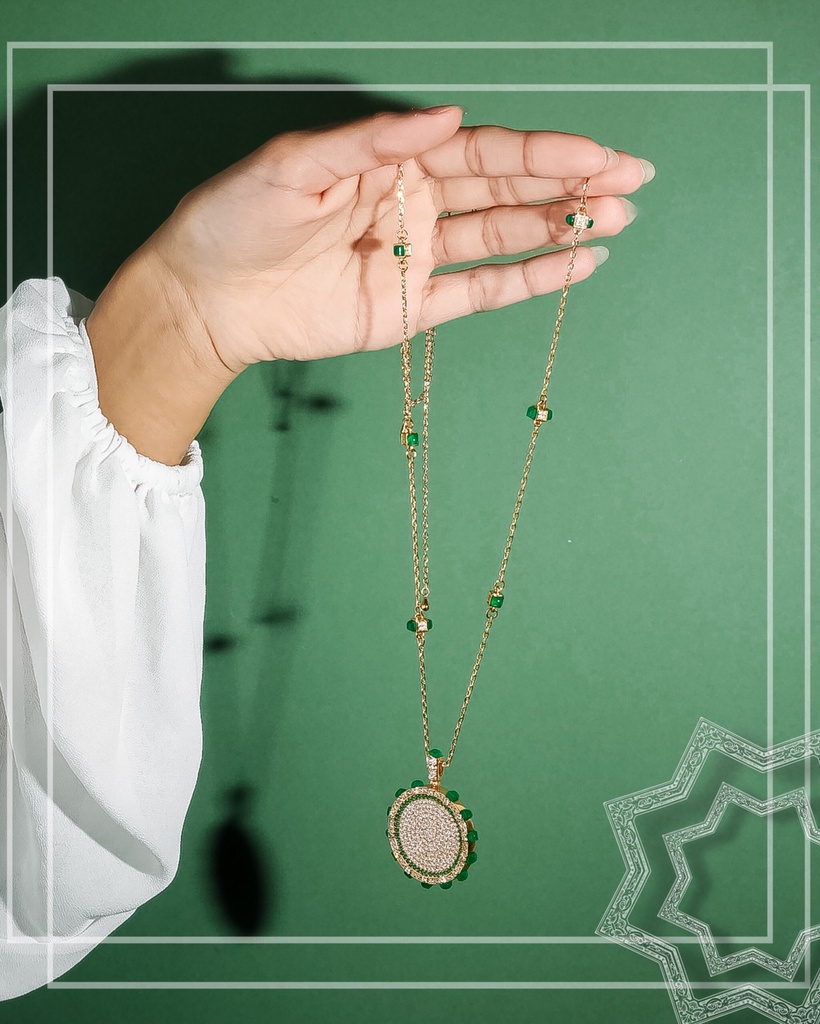 Long round green necklace set