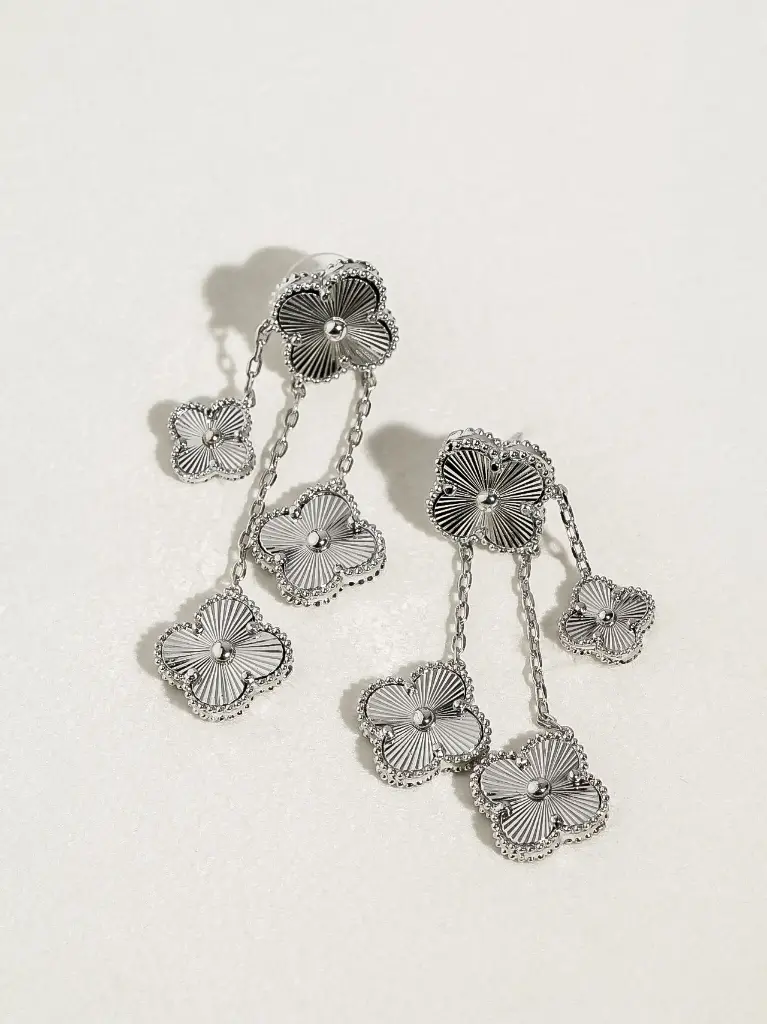 3 lines silver flower shape earrings 