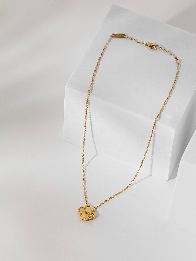 Flower shape gold necklace