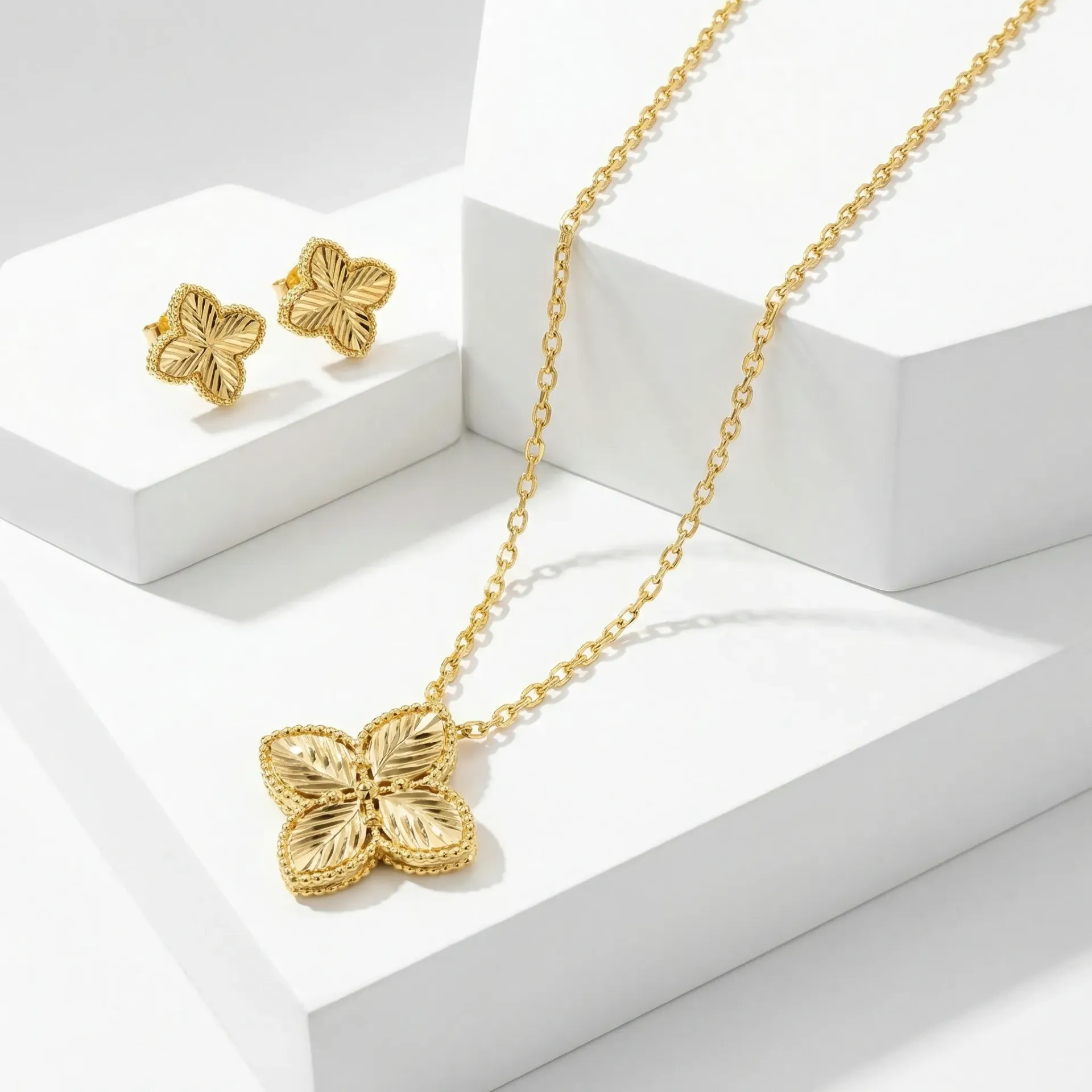 Elegant Ro necklace set  (gold)