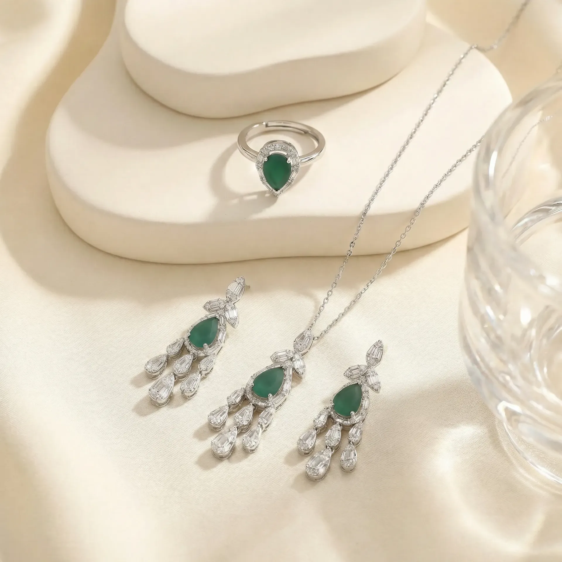 طقم قلادة بثلاثة خطوط متدلية (green)
