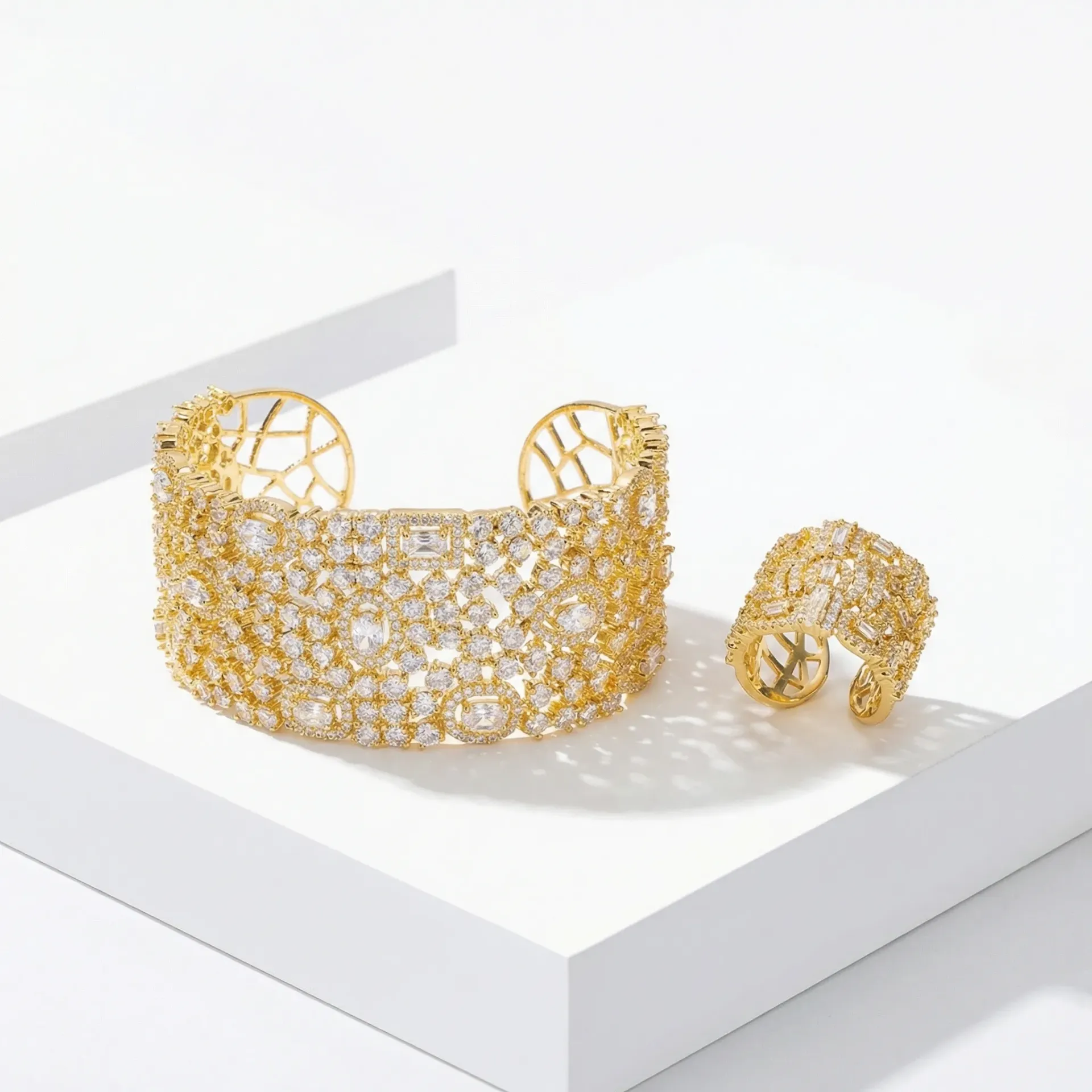 Thick round square bangle with ring  (gold)