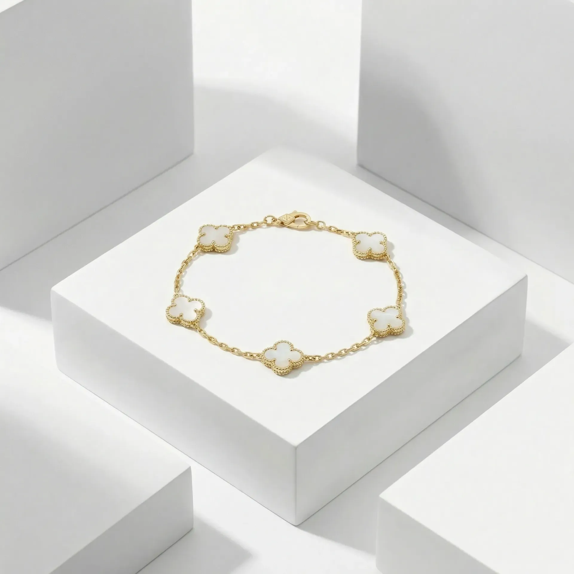 5 mini flower gold bracelet  (white)