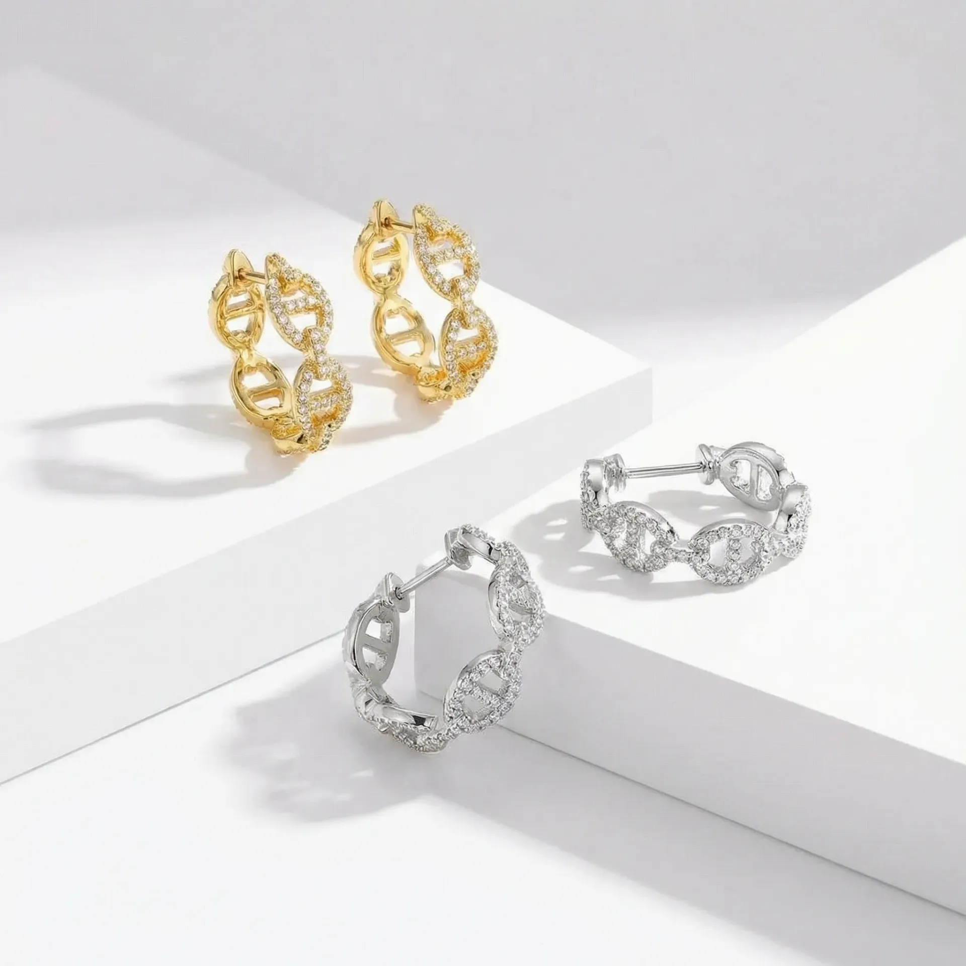 Apm chain earrings  (gold)