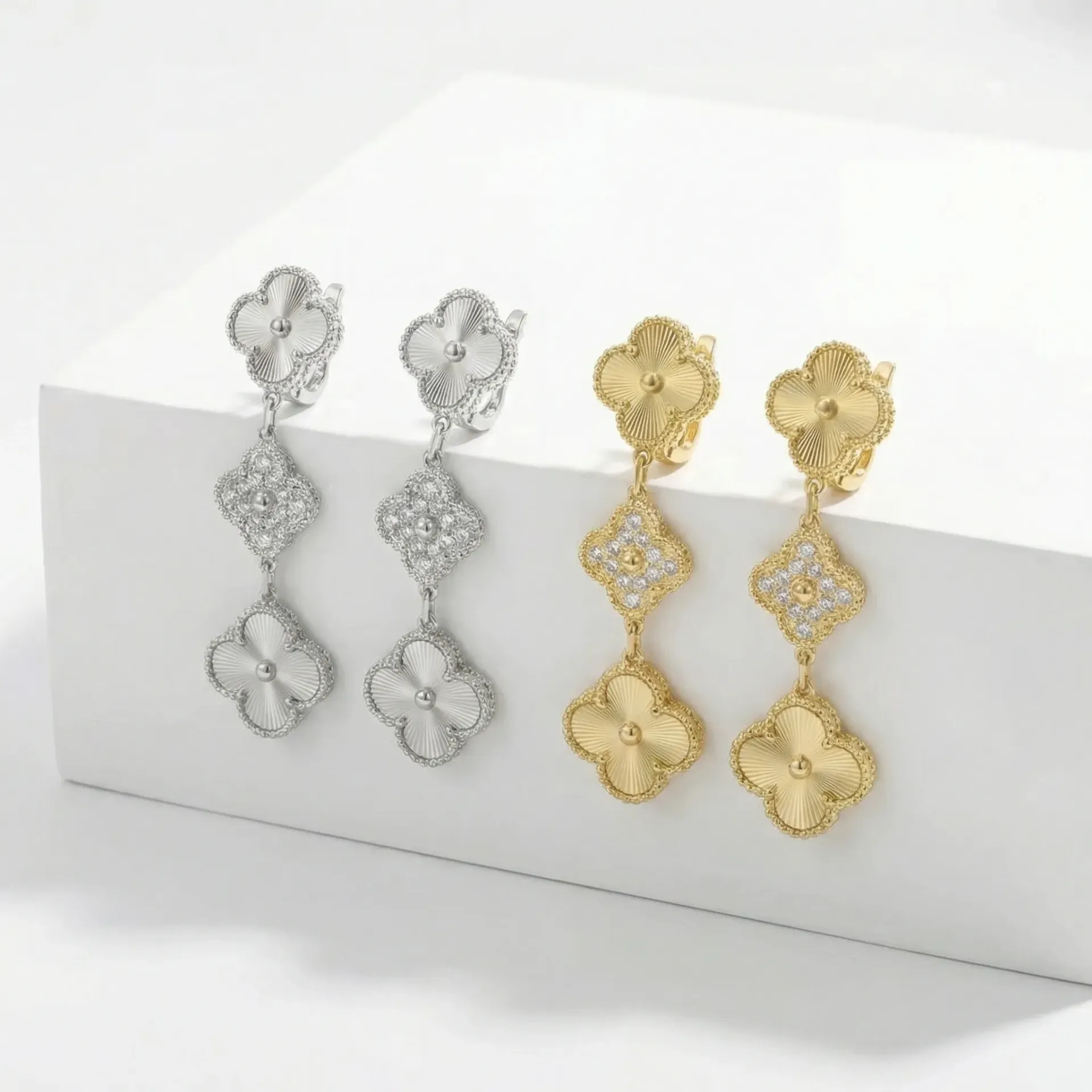 3 flower earrings with stone  (gold)