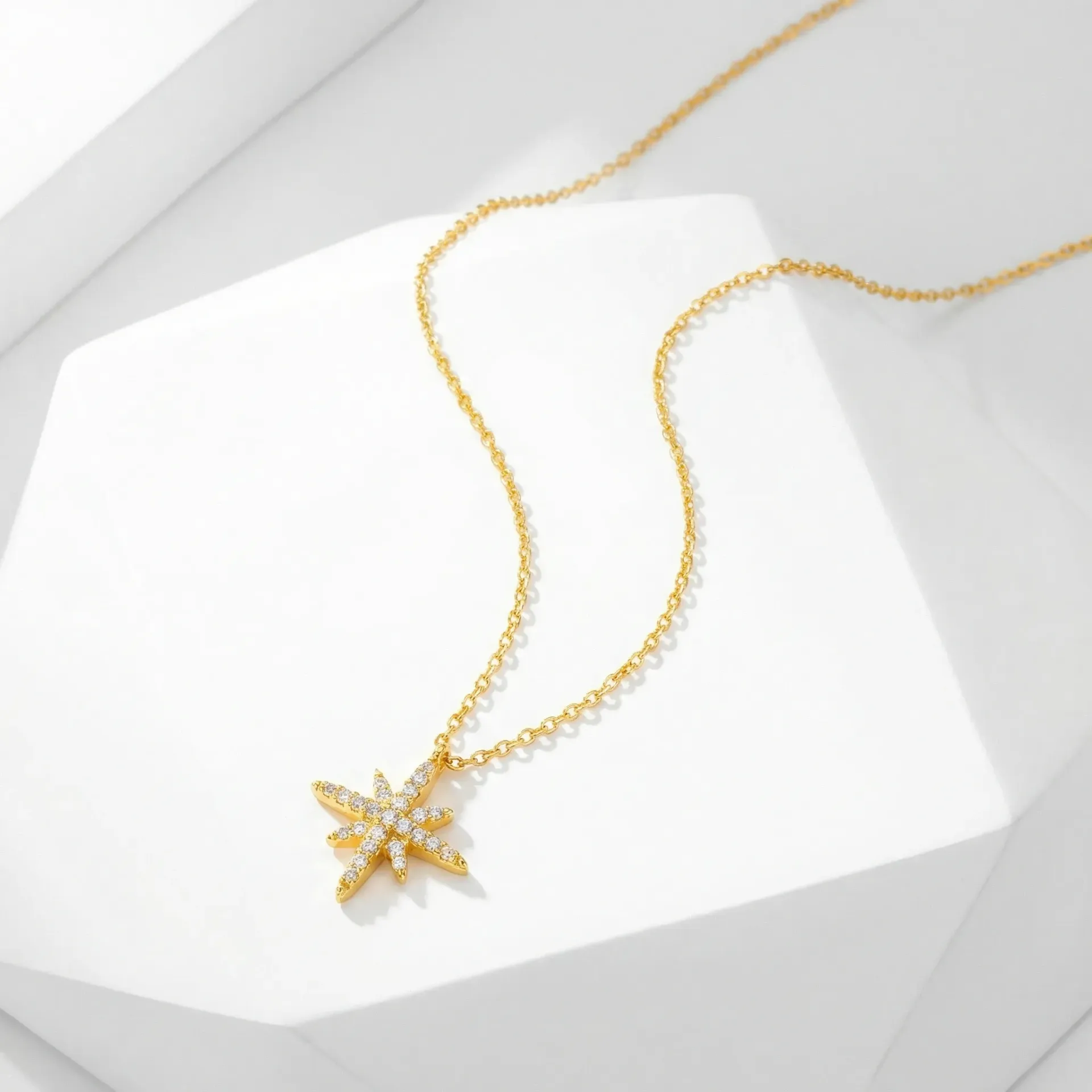 SMALL SHINY STAR NECKLACE (gold)