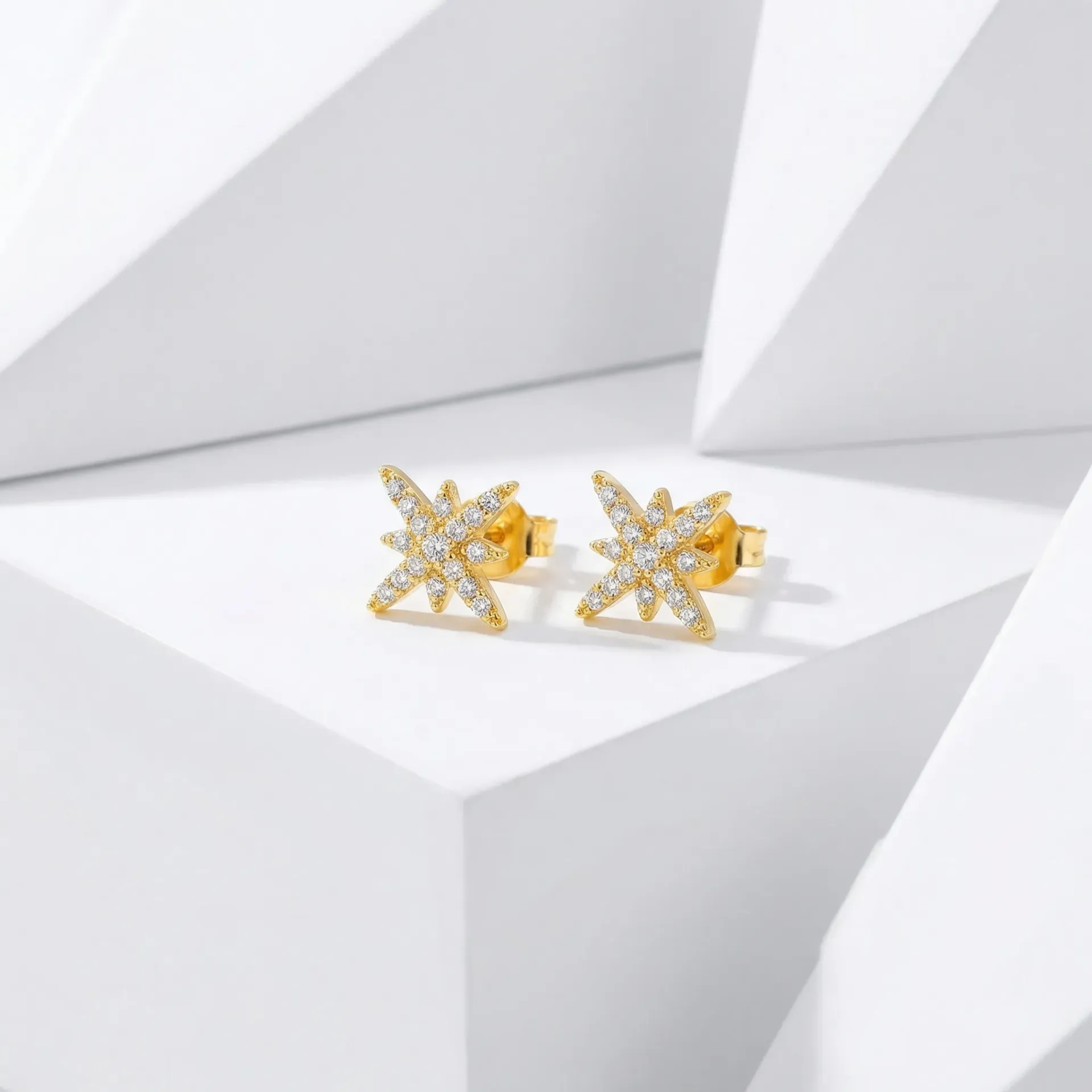 SMALL SHINY STAR EARRING (gold)