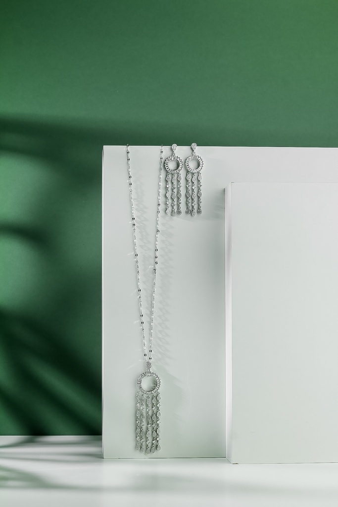 Elegant loop long necklace set