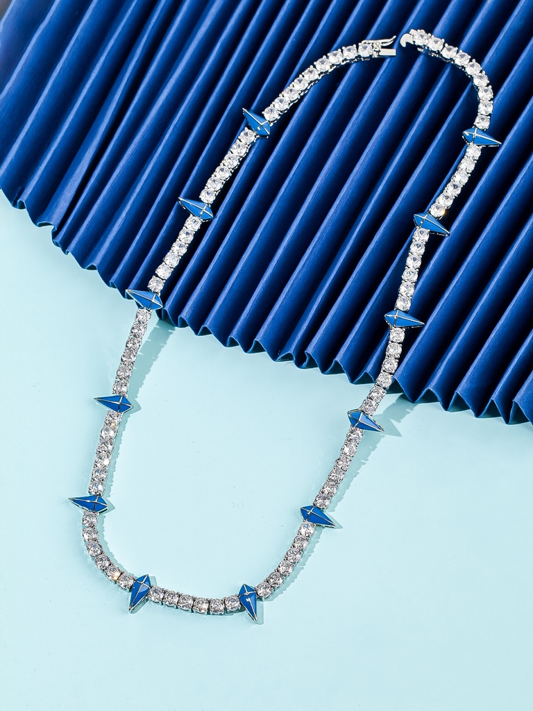 Choker with blue diamond shape choker