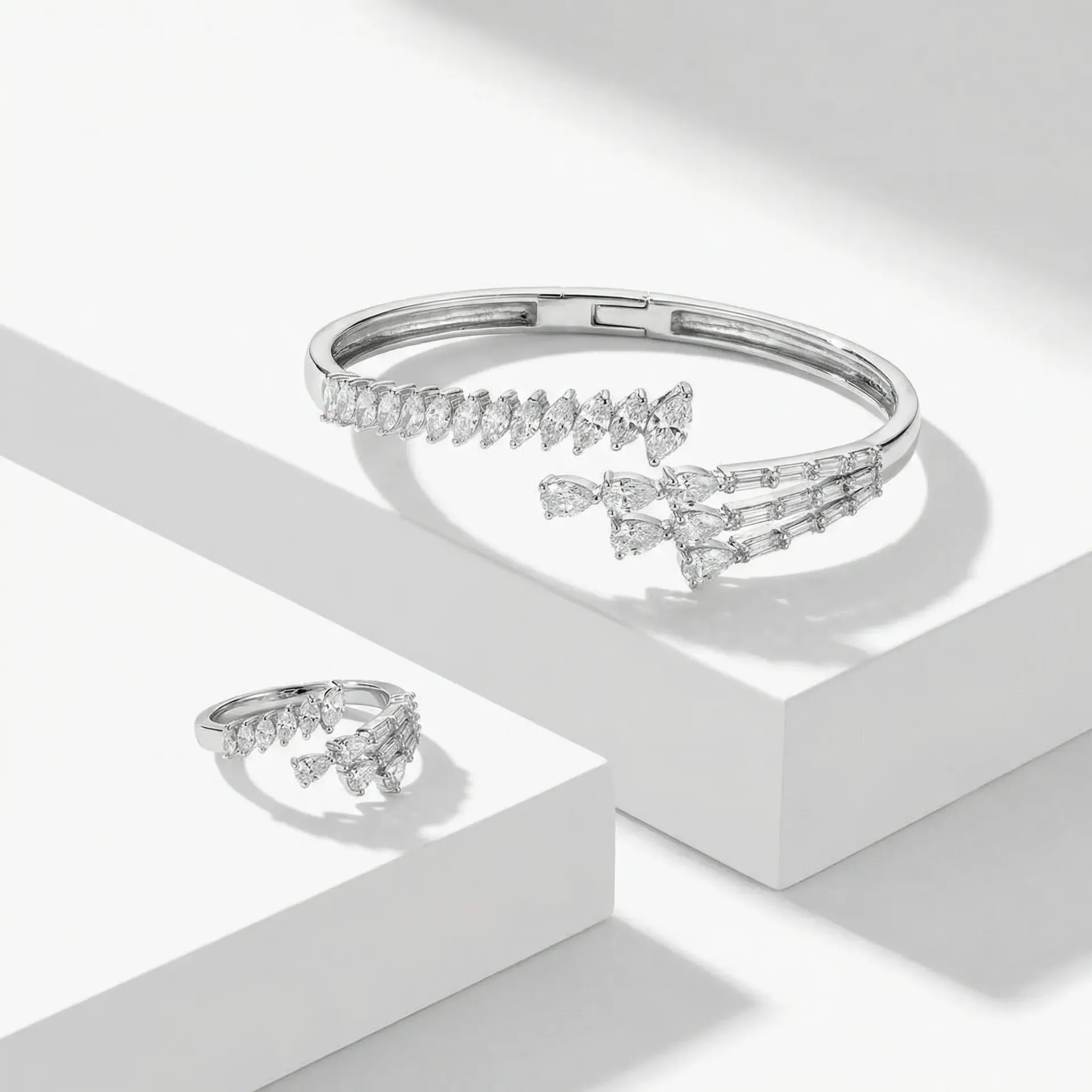 3 lines drops elegant bangle with ring