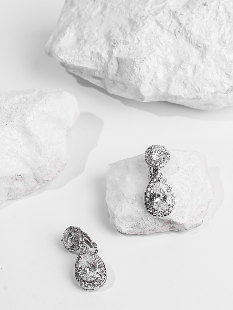 Stunning round drop earrings