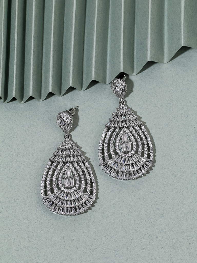 Small drop between lines zircon earrings