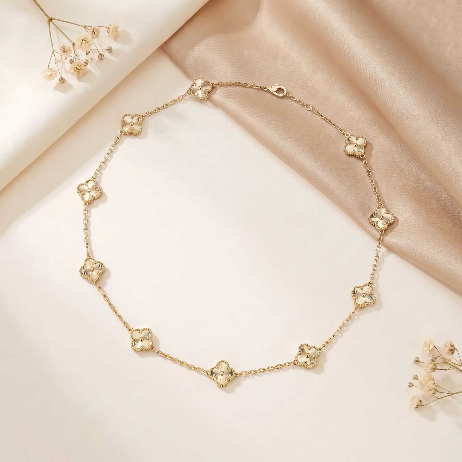 mini smooth flower choker (gold)