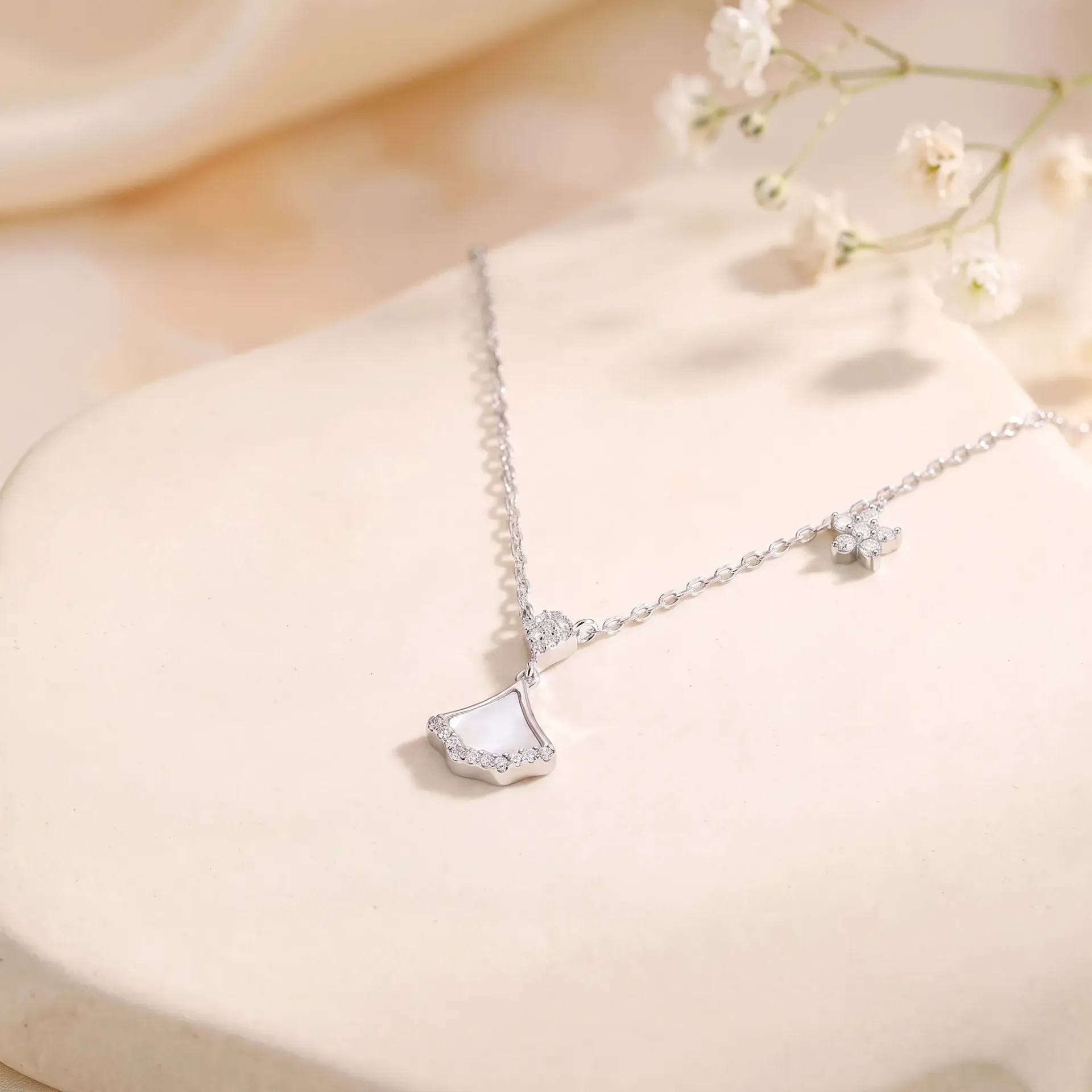 white fan silver925 necklace