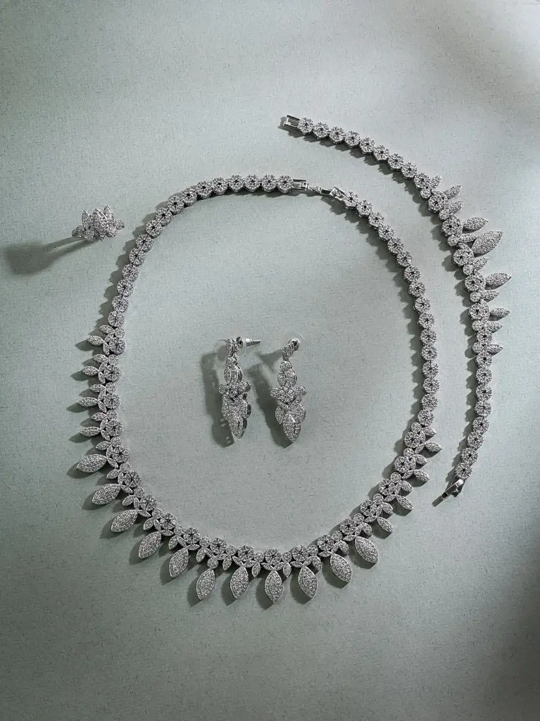 Stunning drops choker zircon set