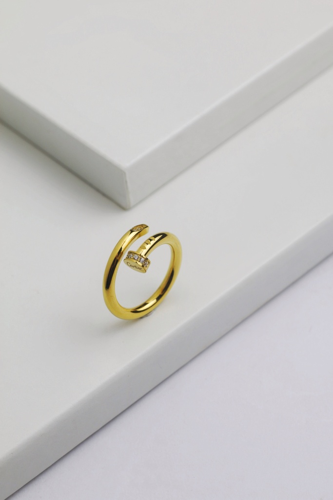 Nail shape ring with stones (gold, 5)