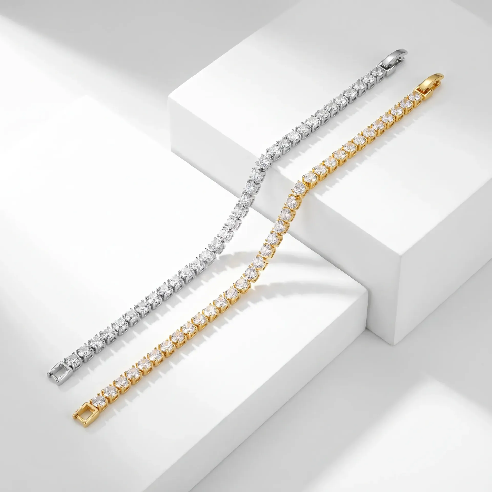 tiny round zircon bracelet (gold, 14)
