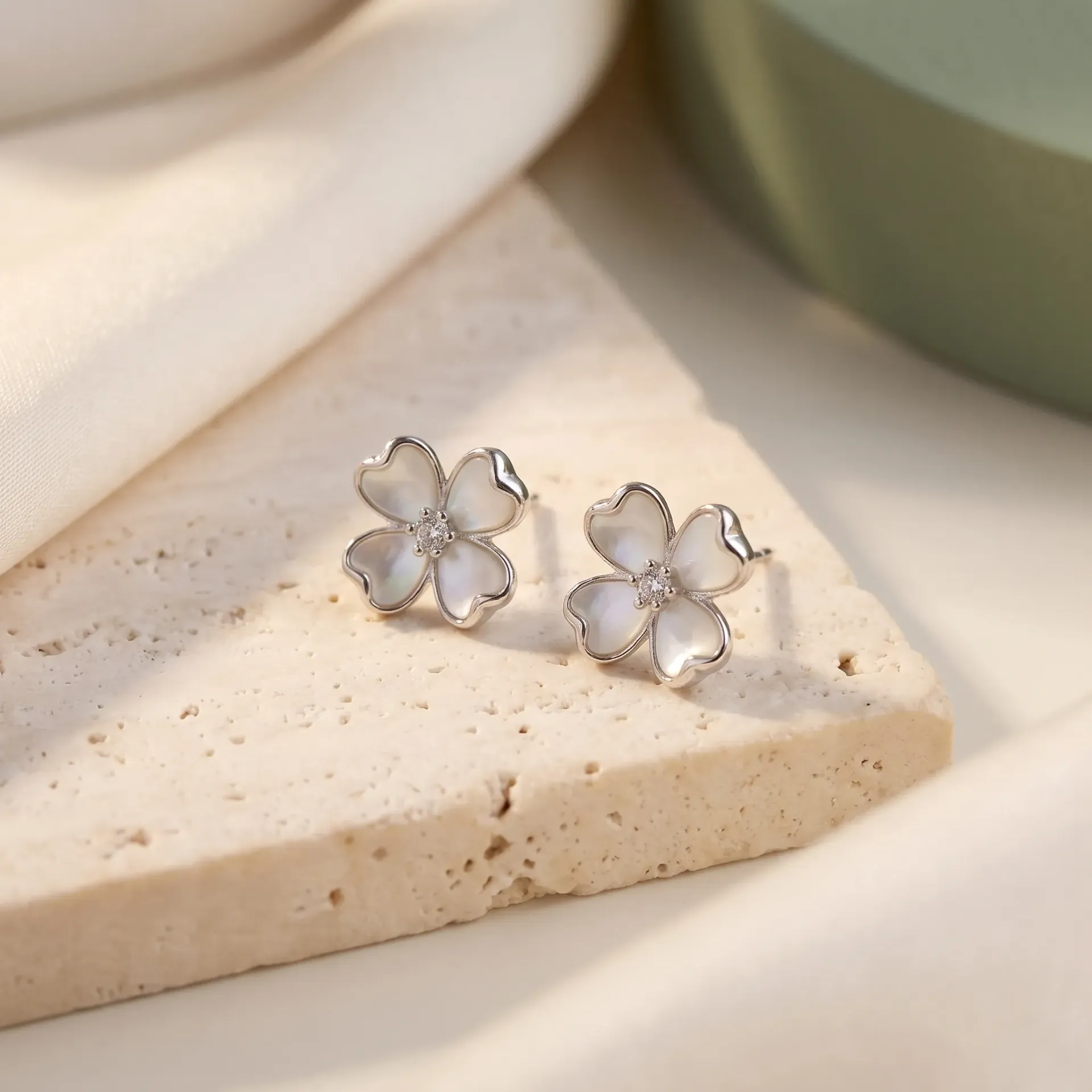 [B25487-E] White flower silver925 earrings