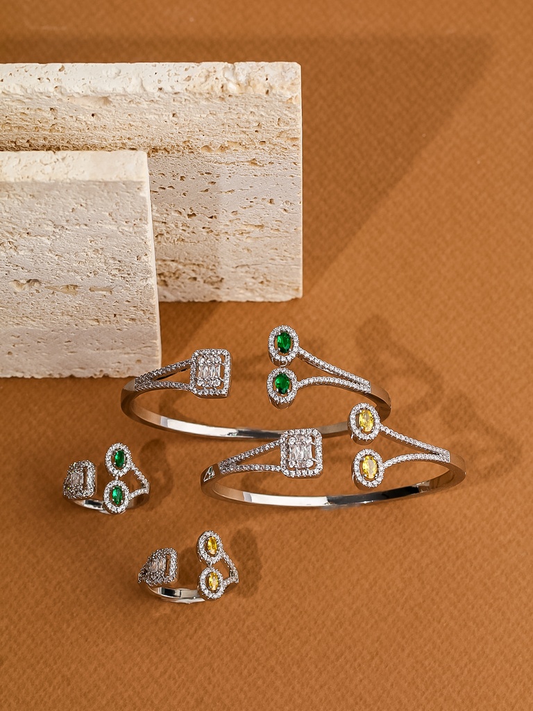 Square with 2 oval shape bangle with ring