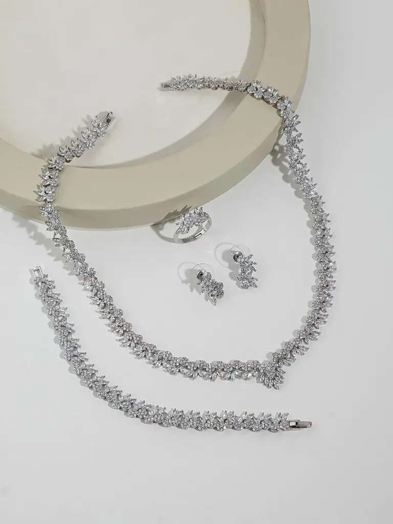 New zircon set rounds with head