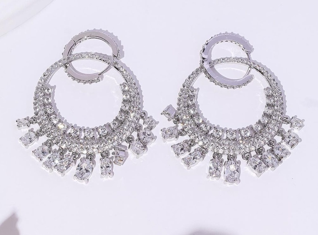 2round white zircon earrings 