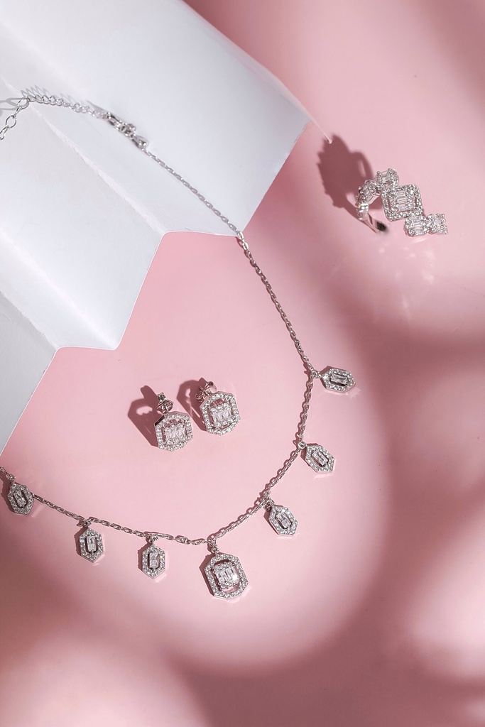 High quality choker set with adjustable ring