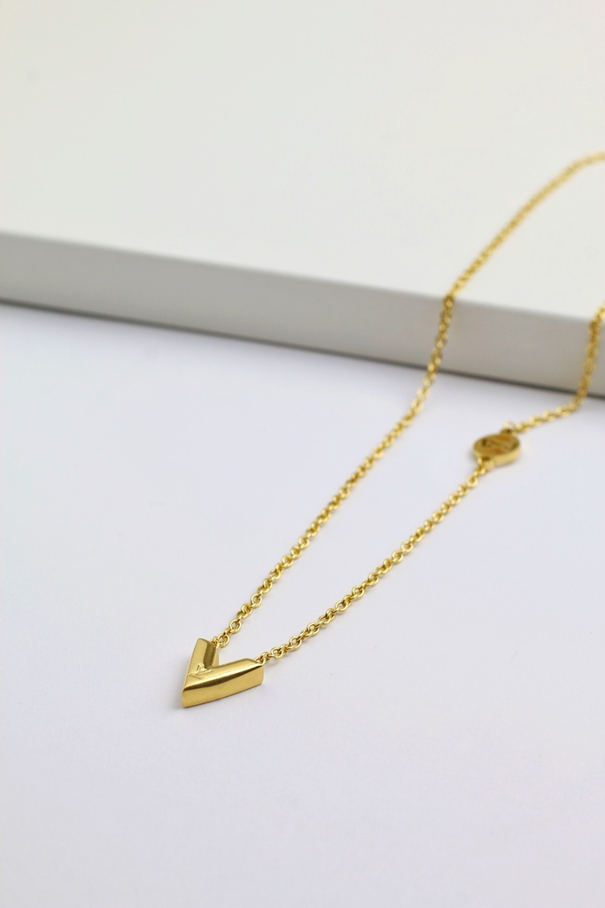 Elegant necklace v shape