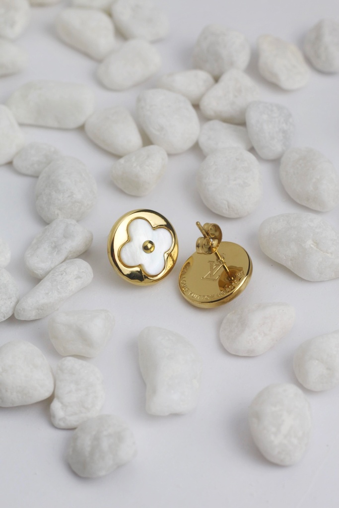 Round star earring