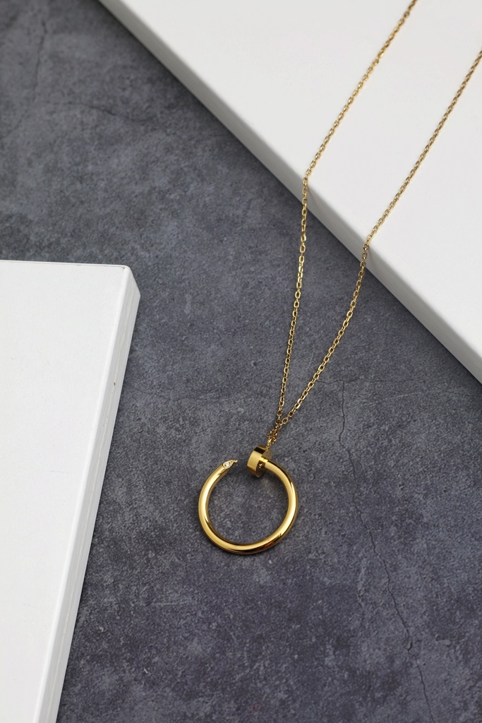 Smooth nail shape necklace