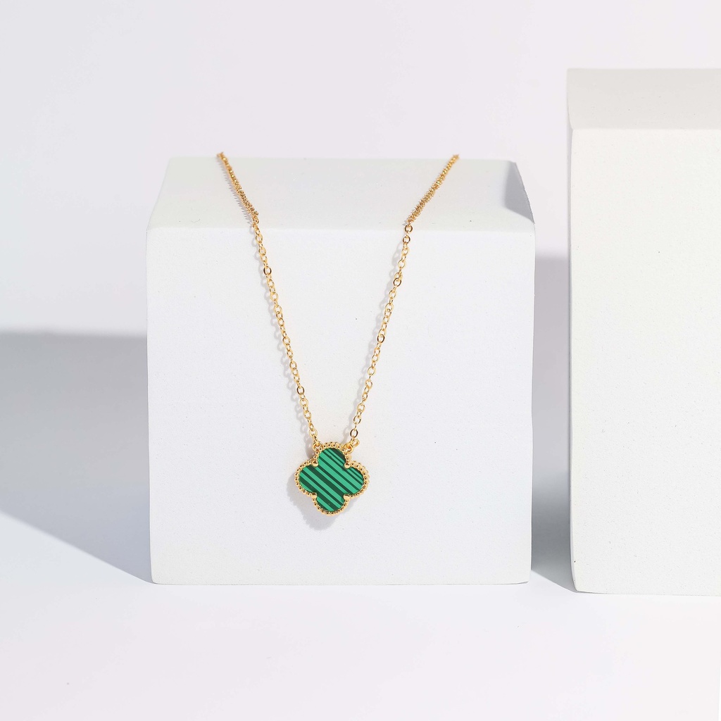 Flower shape necklace (green)