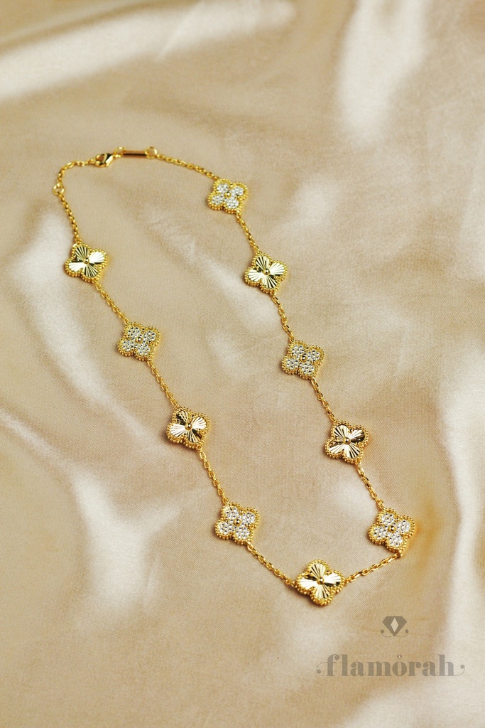 Gold choker flower shape (مع الأحجار)