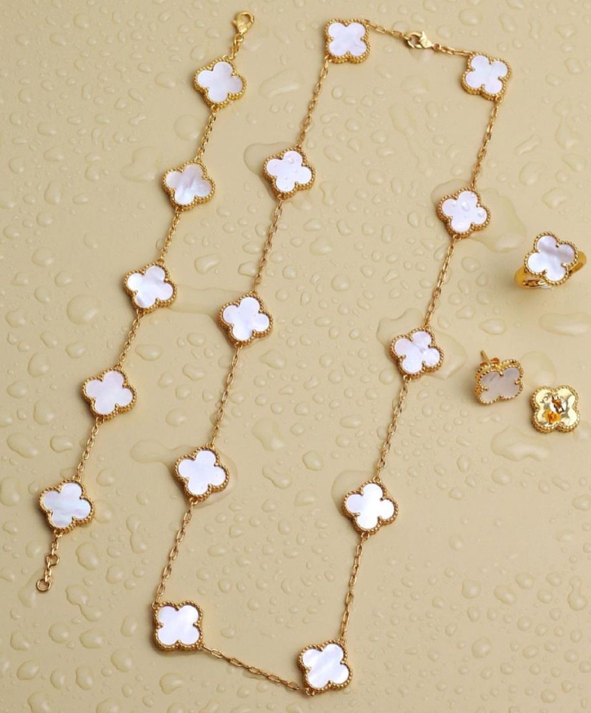 [SK-03-20] مجموعة بيضاء بشكل زهرة