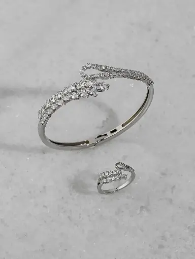 Elegant Leafs bangle with ring 