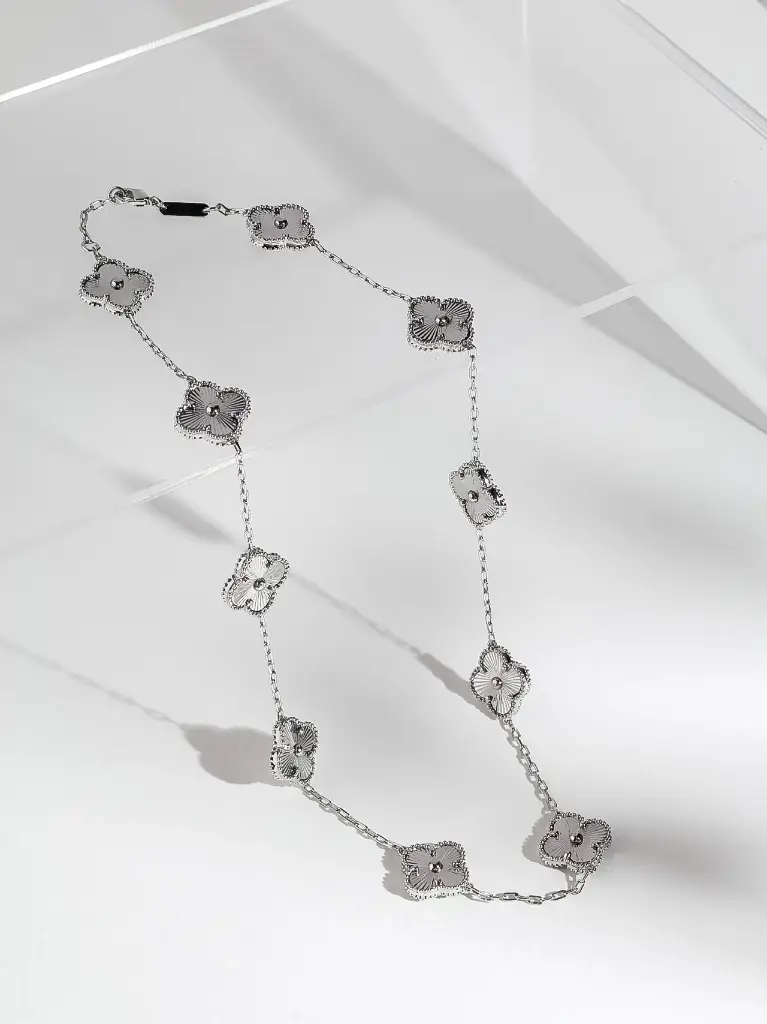 silver color choker flower shape 