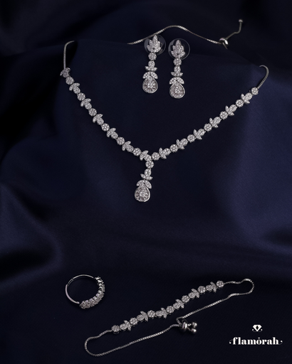 Adjustable smooth zircon set 