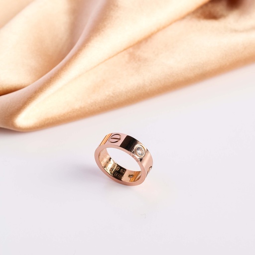 Elegant ring with stones