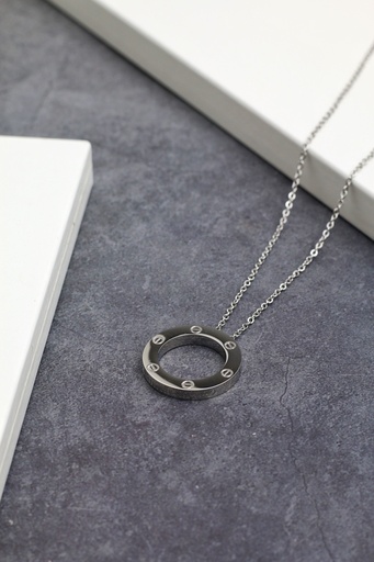Elegant circle necklace