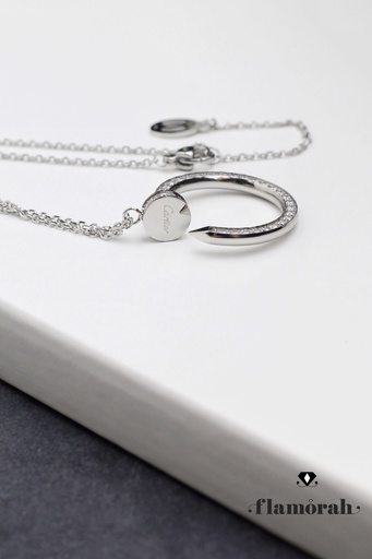 Nail necklace with stones