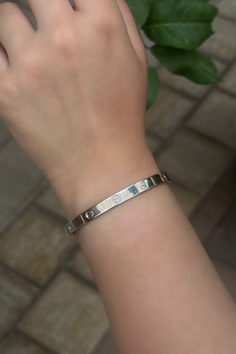 Elegant bangle without escrow